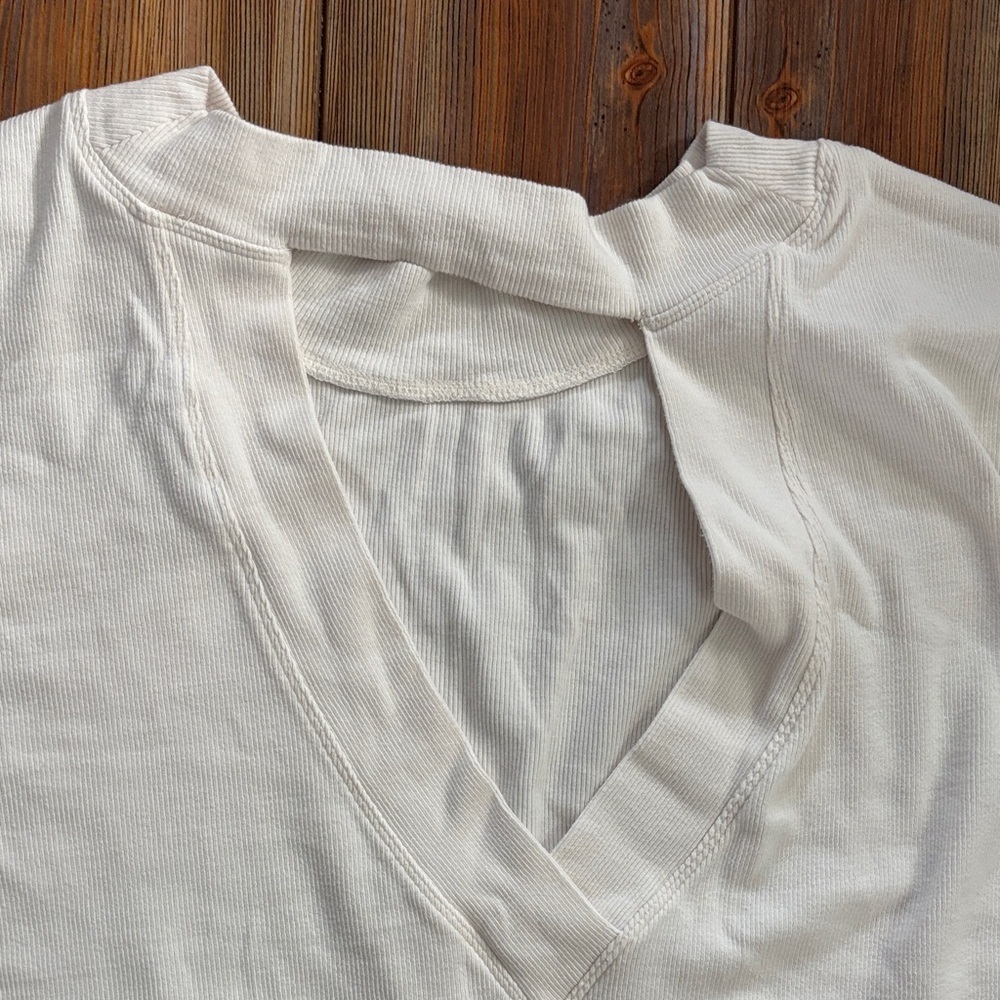 Athleta Soft Cream Long Sleeve Sweater cut out back medium - Picture 6 of 6